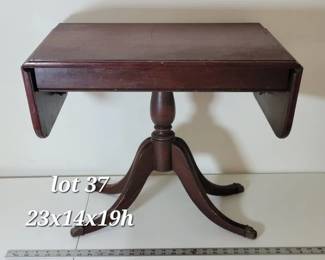 Drop leaf parlor table