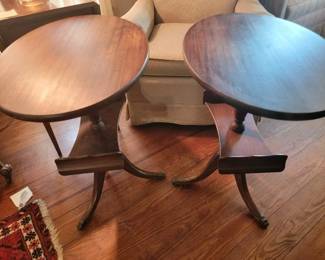 Pair of mahogany oval top Duncan Phyfe side tables