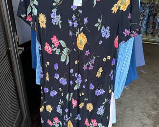 Young Hawaii Black Floral Dress – Size Large