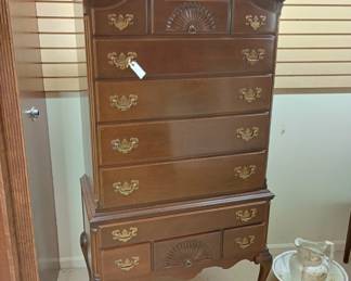 Chest of drawers