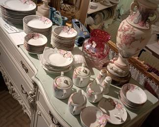 Azalea pattern dishware