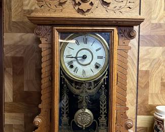 Antique Seth Thomas mantle clock.