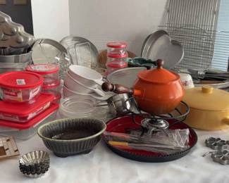 Vintage Bakeware, Pyrex, Wok, Fondue