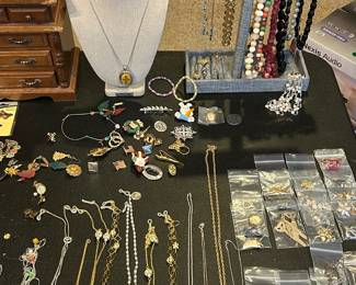 Jewelry - Necklaces, Earrings, Bracelets, Rings, Pins and Pendants