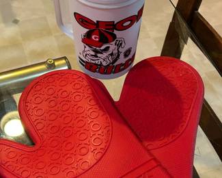UGA Tumbler and Kitchen Gloves