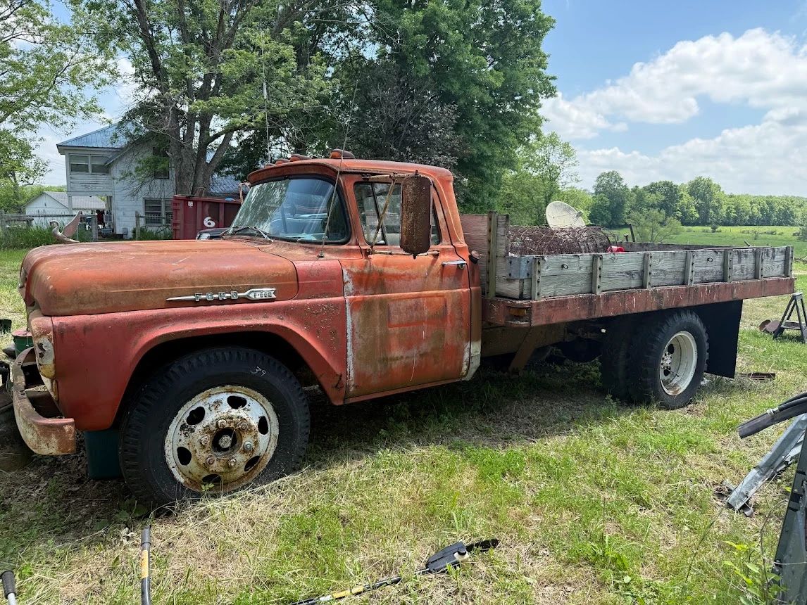 Does not run, no title. Please bring help to load, we do not have equipment to load.