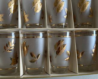 Set of 8 gold tea leaf glasses