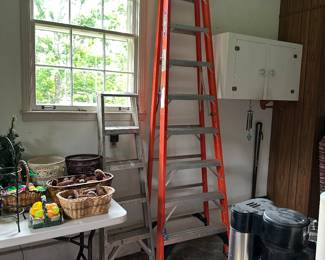 12’ fiberglass ladder