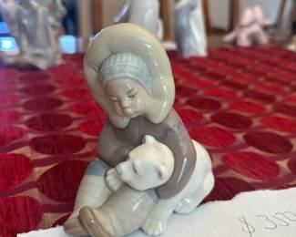 Lladro Figurine 1195 Eskimo Child Playing