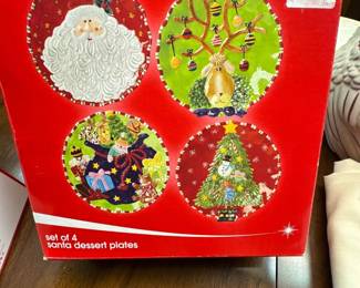 set of 4 santa dessert plates in box