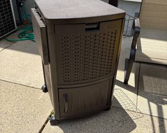 Suncast 77 Quart Insulated Beverage Cooler