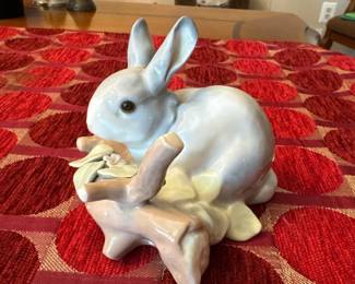 Lladro 4773 Rabbit Eating