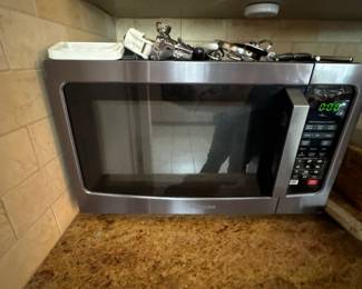Toshiba 1.2 Cu. Ft Countertop Microwave