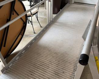 Aluminum wheelchair ramp
