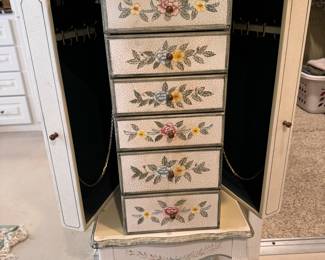 Jewelry chest