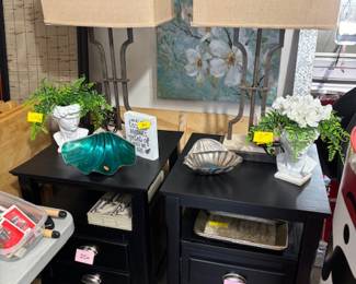 Modern nightstands flower bust vases lamps
