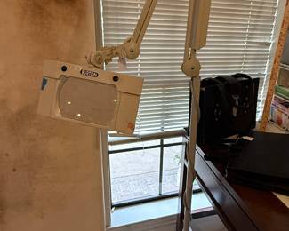 Burton magnifying lamp with rolling base
