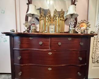4 drawer dresser and decor