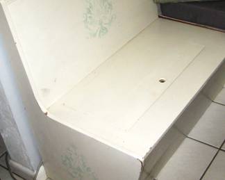WOOD BANQUETTE
