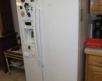 GE fridge w/ working ice/water feature