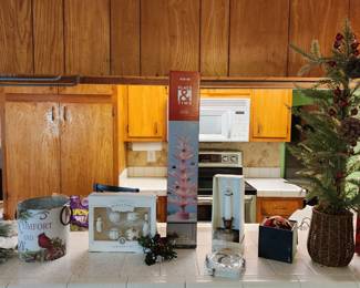 Estate Sale 5607 Relelstok Dr Number 2 Christmas