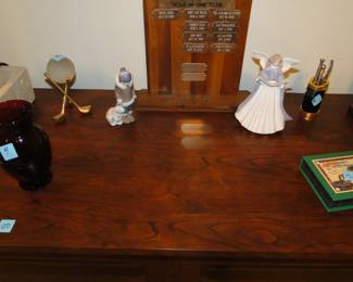 Small decorative items, and awards
