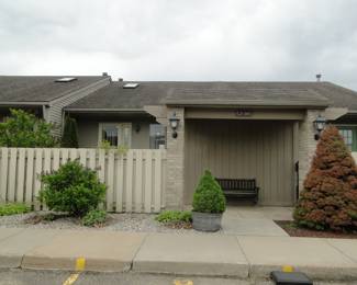 Please enter on the left. Because on the right is not the right house.