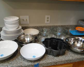 Lots of great, baking, and serving, and storage pieces too