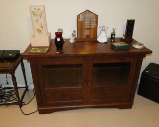 Very nice hutch, perfect for TV, or additional storage