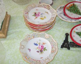 SET OF RARE PLATES