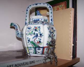 WINE POT OLD