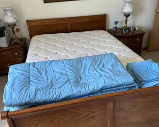 Queen sleigh bed w/pillow top matress