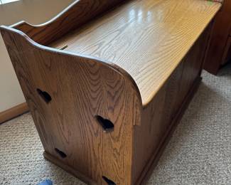 Cute storage bench!