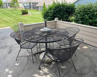 Outdoor set with umbrella stand