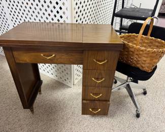 Sewing cabinet with Singer 132