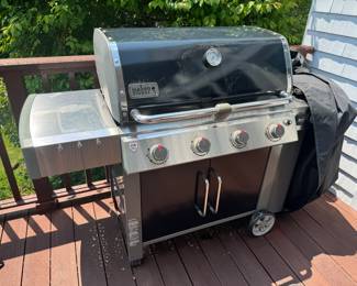 Like new large Weber G4, high-performance gas grill