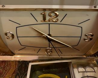 Vintage 1960 Budweiser beer advertising clock