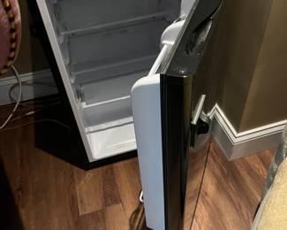 Mini refrigerator