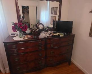Dresser with mirror & accessories