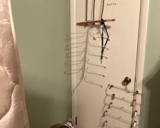 2nd bedroom on right - Pants & shirt hangers