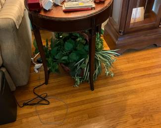Living room - Round wooden table - miscellaneous + artificial arrangement on shelf