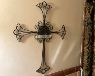 Hall bathroom - wall decor