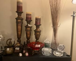 Living room - table has lots of items