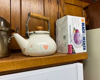 Kitchen Large pot with lid, yea pot with wooden handle,  Black & Decker “Handy Chopper”