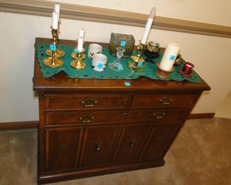 Side buffet, that opens and expands for your serving needs