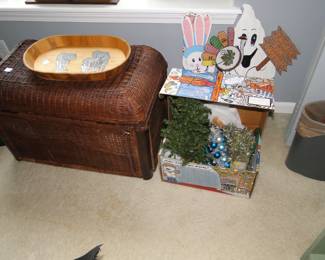 Vintage items, for decoration and storage