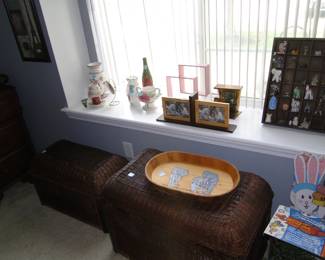Clean and clear and lots of great items for storage and photos
