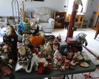 Santa Clauses in all sizes