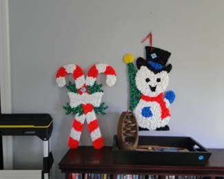 Who does not love a little retro Christmas decor