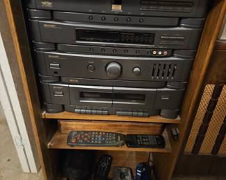Vintage bookshelf stereo in cabinet $75